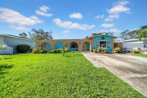 House in Saint Petersburg, Florida 3 bedrooms, 183.2 sq.m. № 1902177 - photo 2