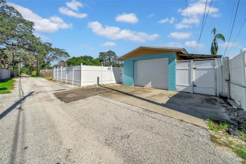 House in Saint Petersburg, Florida 3 bedrooms, 183.2 sq.m. № 1902177 - photo 29