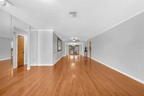 House in Saint Petersburg, Florida 3 bedrooms, 183.2 sq.m. № 1902177 - photo 8
