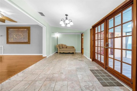 House in Saint Petersburg, Florida 3 bedrooms, 183.2 sq.m. № 1902177 - photo 16