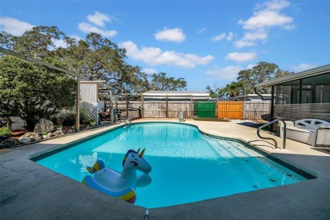 House in Saint Petersburg, Florida 3 bedrooms, 183.2 sq.m. № 1902177 - photo 3