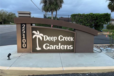 Condo in Punta Gorda, Florida, 2 bedrooms  № 1510843 - photo 1