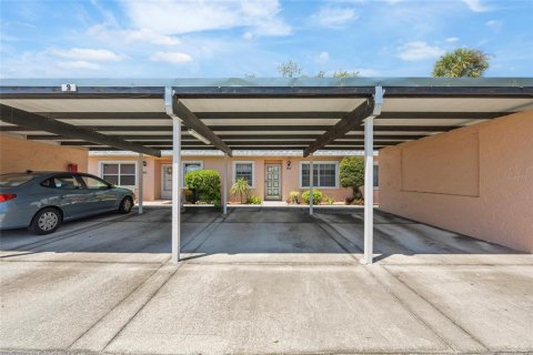 Condo in New Port Richey, Florida, 2 bedrooms  № 1895080 - photo 8