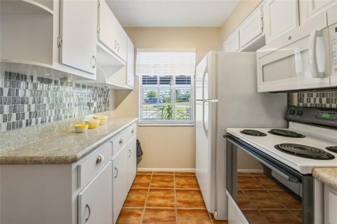Condo in New Port Richey, Florida, 2 bedrooms  № 1895080 - photo 13
