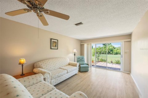 Condo in New Port Richey, Florida, 2 bedrooms  № 1895080 - photo 18