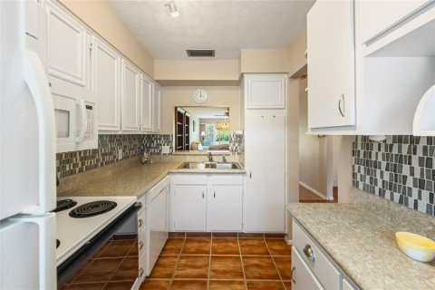 Condo in New Port Richey, Florida, 2 bedrooms  № 1895080 - photo 14