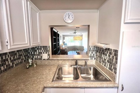 Condo in New Port Richey, Florida, 2 bedrooms  № 1895080 - photo 15