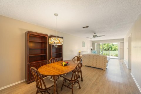 Condo in New Port Richey, Florida, 2 bedrooms  № 1895080 - photo 17