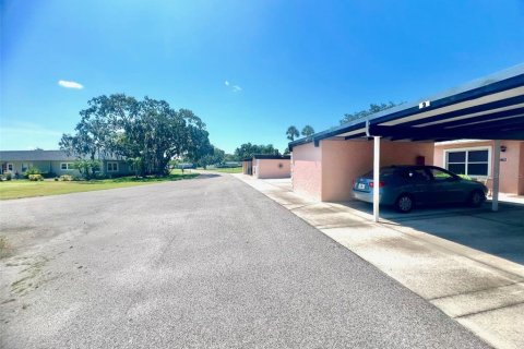 Condo in New Port Richey, Florida, 2 bedrooms  № 1895080 - photo 7