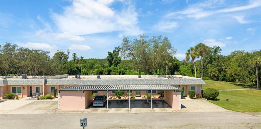 Condo in New Port Richey, Florida, 2 bedrooms № 1895080