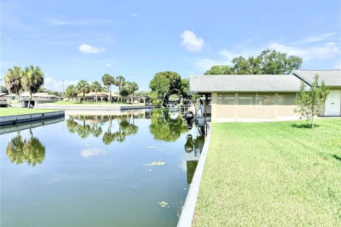 Casa en venta en Tavares, Florida, 2 dormitorios, 126.9 m2 № 2210104 - foto 4