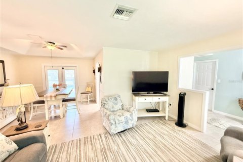 Casa en venta en Tavares, Florida, 2 dormitorios, 126.9 m2 № 2210104 - foto 11