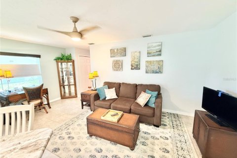 Casa en venta en Tavares, Florida, 2 dormitorios, 126.9 m2 № 2210104 - foto 9