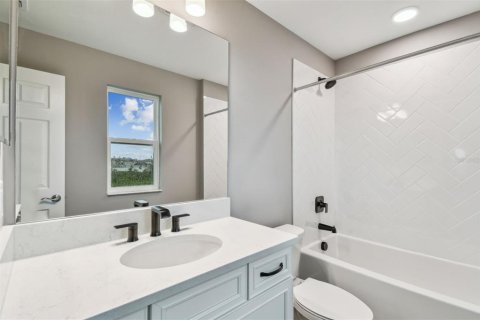 Casa en venta en Wesley Chapel, Florida, 5 dormitorios, 308.06 m2 № 1759263 - foto 19