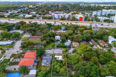 Propiedad comercial en venta en Miami, Florida, 82.5 m2 № 1991364 - foto 14