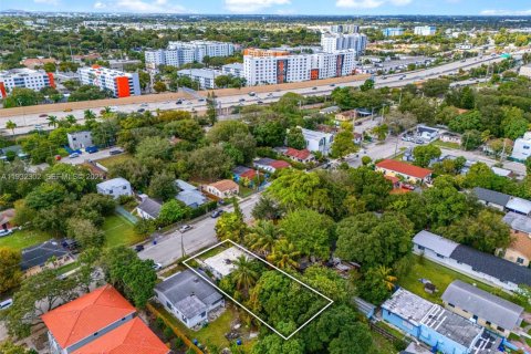 Propiedad comercial en venta en Miami, Florida, 82.5 m2 № 1991364 - foto 13