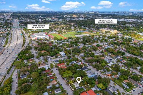 Propiedad comercial en venta en Miami, Florida, 82.5 m2 № 1991364 - foto 12