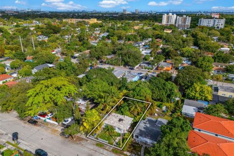 Propiedad comercial en venta en Miami, Florida, 82.5 m2 № 1991364 - foto 8