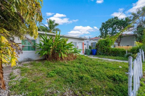 Propiedad comercial en venta en Miami, Florida, 82.5 m2 № 1991364 - foto 4