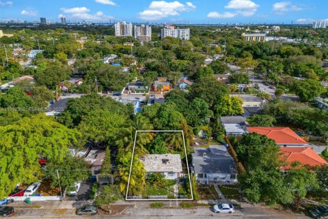 Propiedad comercial en venta en Miami, Florida, 82.5 m2 № 1991364 - foto 7