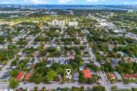 Propiedad comercial en venta en Miami, Florida, 82.5 m2 № 1991364 - foto 11