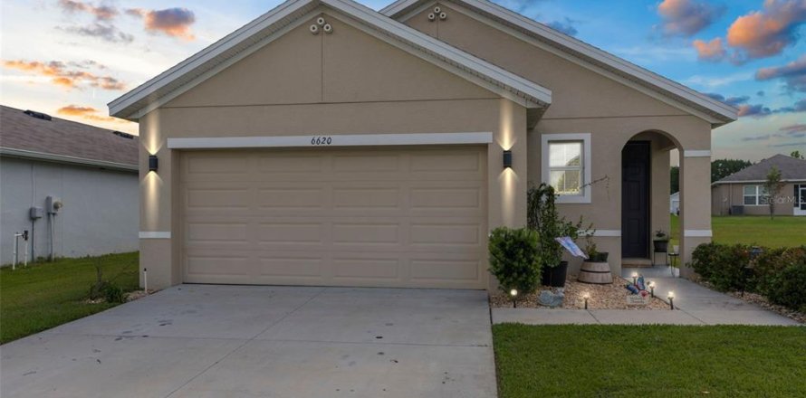 Casa en Brooksville, Florida 3 dormitorios, 142.6 m2 № 1911038