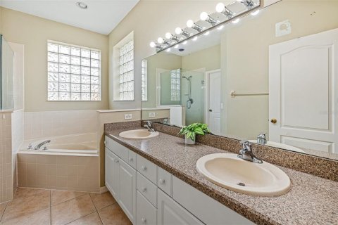 Villa ou maison à vendre à Edgewater, Floride: 3 chambres, 168.15 m2 № 2403194 - photo 17