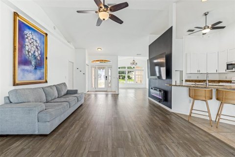Villa ou maison à vendre à Edgewater, Floride: 3 chambres, 168.15 m2 № 2403194 - photo 9