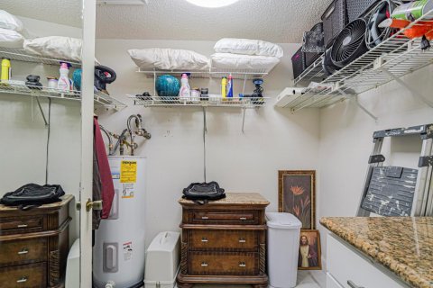 Condo in Vero Beach, Florida, 2 bedrooms  № 2173826 - photo 22