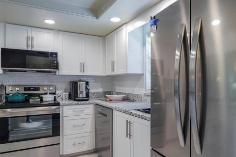 Condo in Vero Beach, Florida, 2 bedrooms  № 2173826 - photo 12