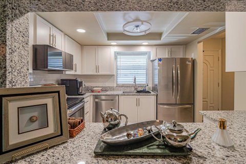 Condo in Vero Beach, Florida, 2 bedrooms  № 2173826 - photo 11