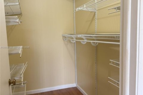 Townhouse in Tamarac, Florida 3 bedrooms, 143.35 sq.m. № 2068271 - photo 9