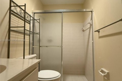 Townhouse in Tamarac, Florida 3 bedrooms, 143.35 sq.m. № 2068271 - photo 7