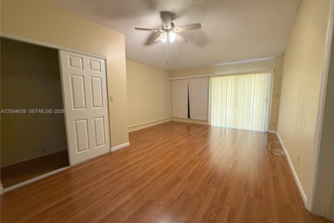 Townhouse in Tamarac, Florida 3 bedrooms, 143.35 sq.m. № 2068271 - photo 6