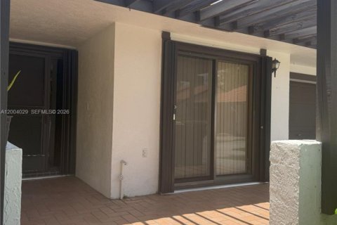 Townhouse in Tamarac, Florida 3 bedrooms, 143.35 sq.m. № 2068271 - photo 2