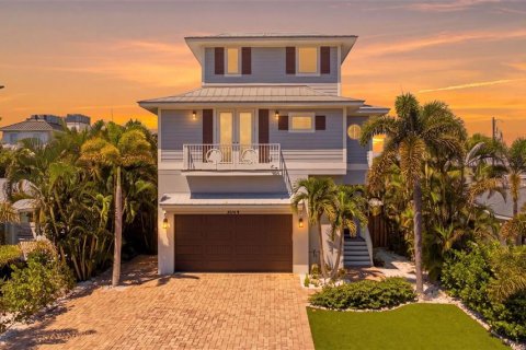 Casa en venta en Bradenton Beach, Florida, 4 dormitorios, 228.91 m2 № 2383656 - foto 2