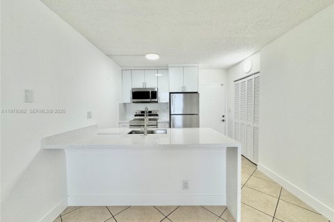 Condo in Coral Springs, Florida, 1 bedroom  № 2042025 - photo 7