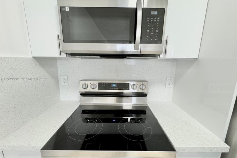 Condo in Coral Springs, Florida, 1 bedroom  № 2042025 - photo 5