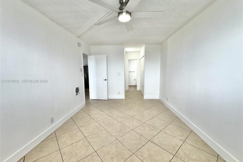 Condo in Coral Springs, Florida, 1 bedroom  № 2042025 - photo 15