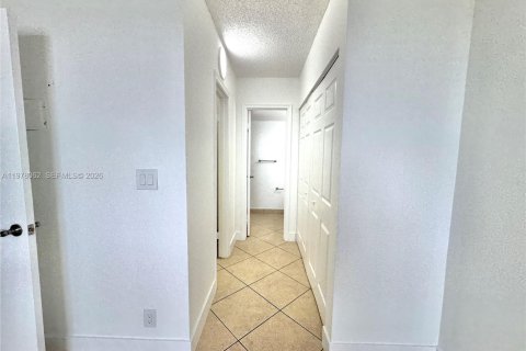 Condo in Coral Springs, Florida, 1 bedroom  № 2042025 - photo 16