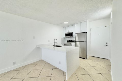 Condo in Coral Springs, Florida, 1 bedroom  № 2042025 - photo 8