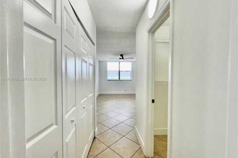 Condo in Coral Springs, Florida, 1 bedroom  № 2042025 - photo 21