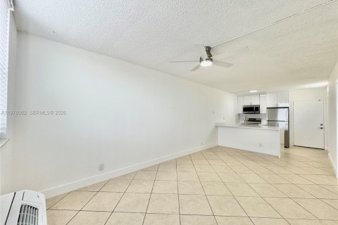 Condo in Coral Springs, Florida, 1 bedroom  № 2042025 - photo 10