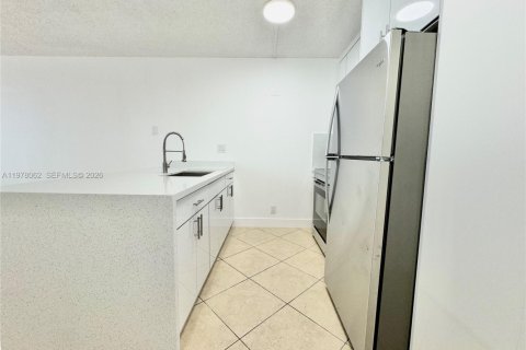 Condo in Coral Springs, Florida, 1 bedroom  № 2042025 - photo 2