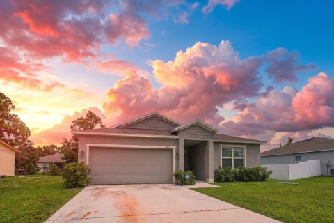 Casa en Port St. Lucie, Florida 4 dormitorios, 174.1 m2 № 2374374