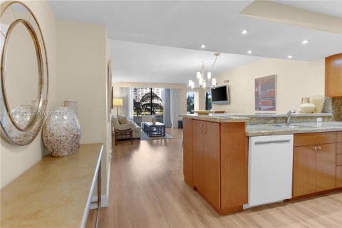 Купить кондоминиум в Халландейл-Бич, Флорида 2 спальни, 130.06м2, № 2025212 - фото 9