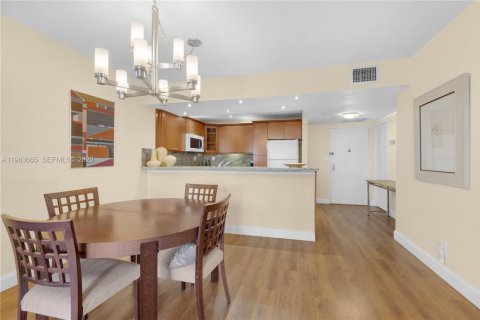 Купить кондоминиум в Халландейл-Бич, Флорида 2 спальни, 130.06м2, № 2025212 - фото 12