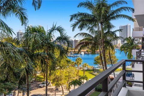 Купить кондоминиум в Халландейл-Бич, Флорида 2 спальни, 130.06м2, № 2025212 - фото 4