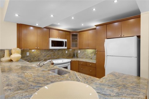 Купить кондоминиум в Халландейл-Бич, Флорида 2 спальни, 130.06м2, № 2025212 - фото 11