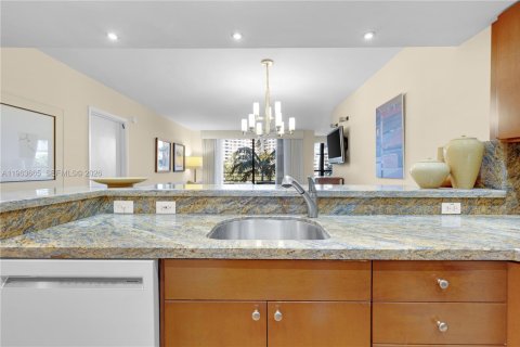 Купить кондоминиум в Халландейл-Бич, Флорида 2 спальни, 130.06м2, № 2025212 - фото 6